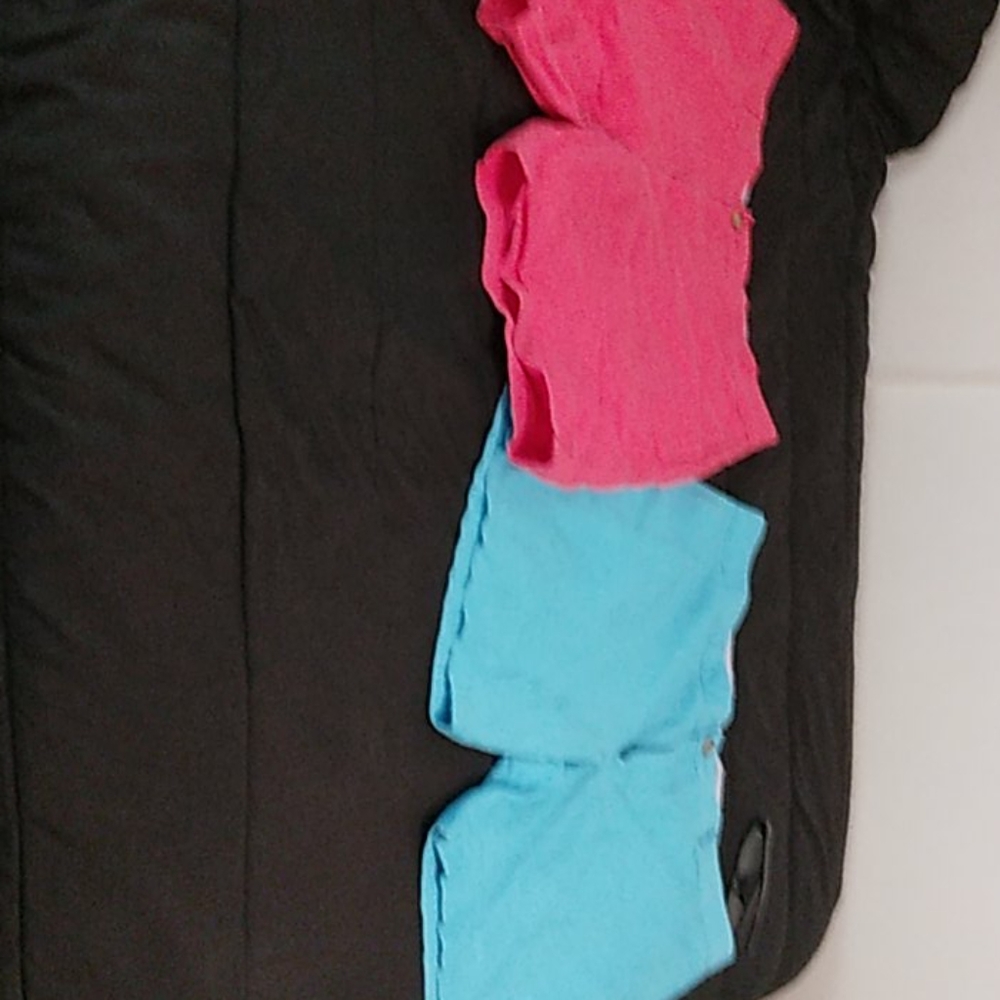 Shorts - Picture 2 of 3